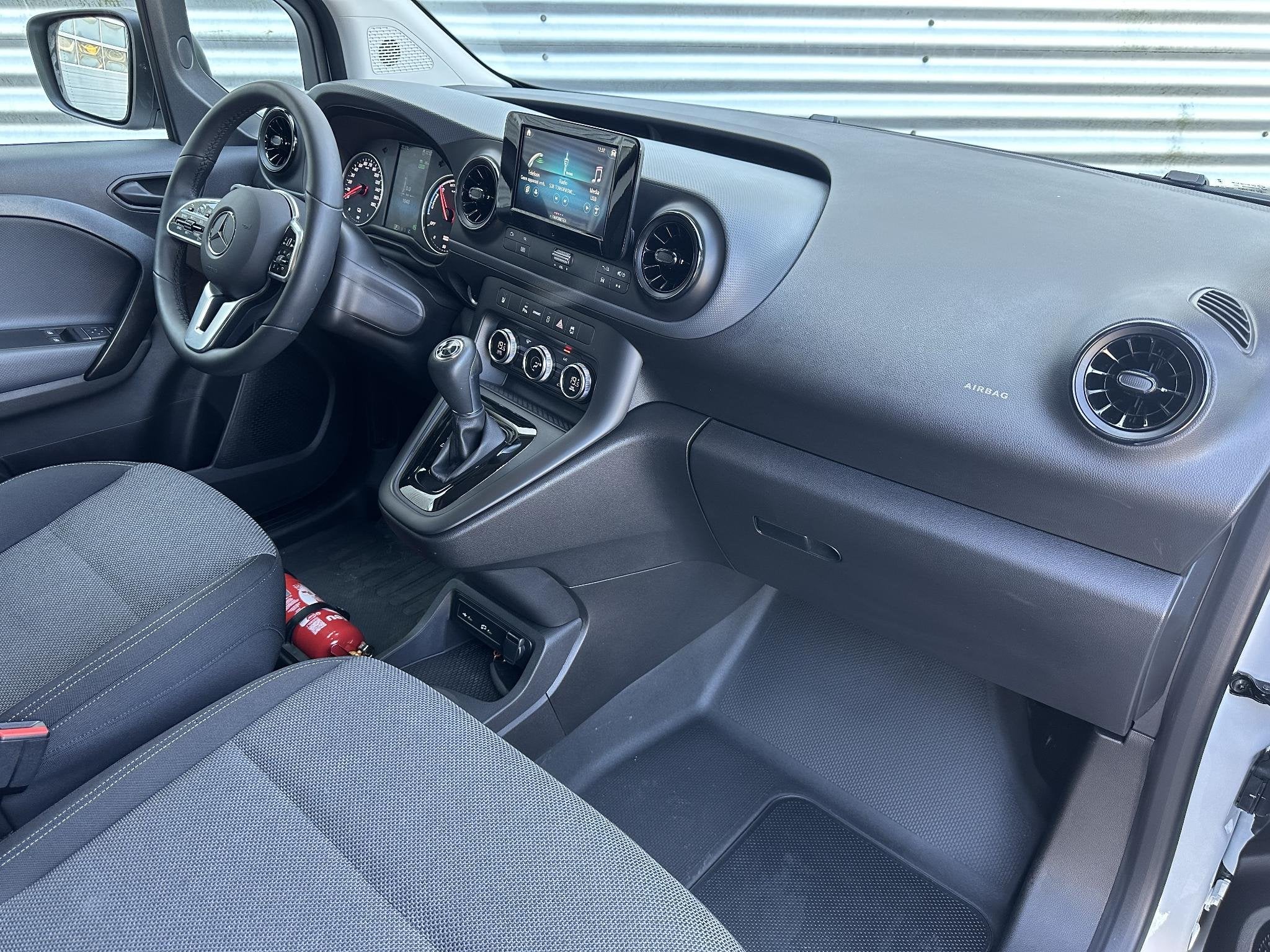 Mercedes-Benz eCitan L1 Pro 51 kWh | Bijrijdersbank | Snella, Auto's, Stof, Zwart, Parkeersensor, 270 min