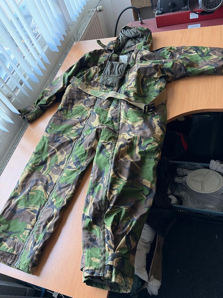Vispak officieel militair pak, Ophalen, Gebruikt, Kleding