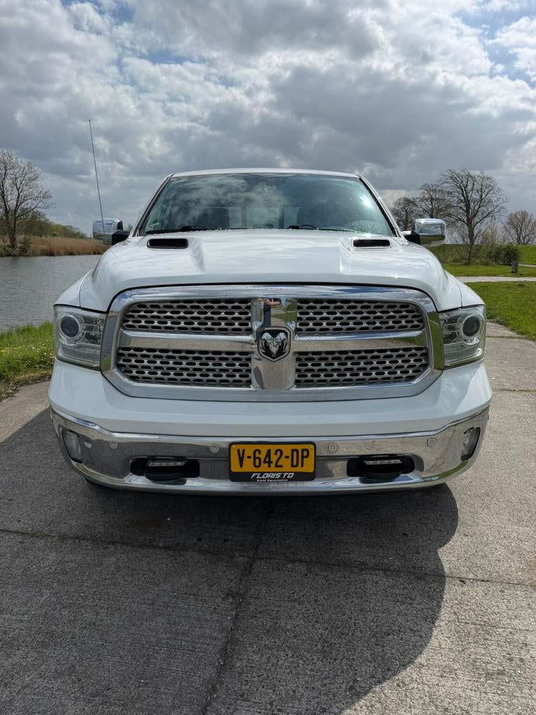 Dodge RAM 1500 laramie V8 Hemi, Automaat, 5654 cc, Wit, Dealer onderhouden