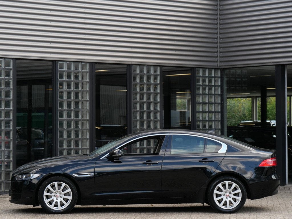 Jaguar XE 2.0 PRESTIGE/ BUSINESS PACK/ LEDER, Auto's, Jaguar, Euro 6, 4 cilinders, Zwart, Automatische klimaatregeling