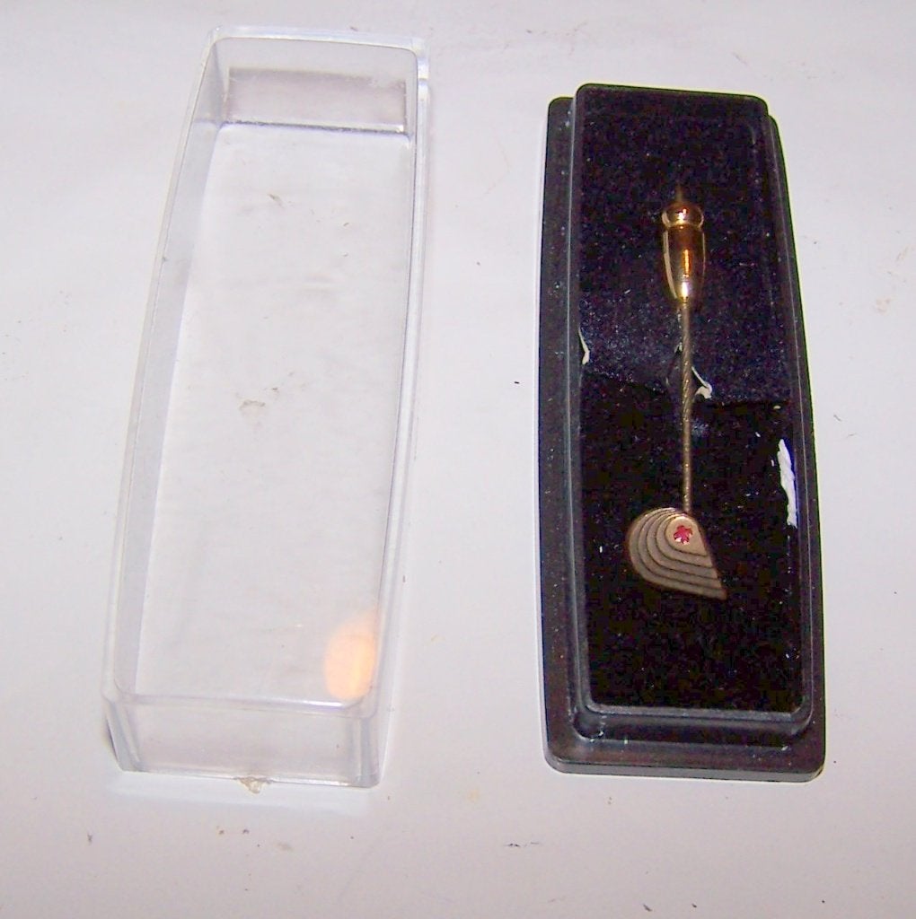 Vintage Pin Bloedbank/bloeddruppel. Nwst. in doosje., Ophalen of Verzenden