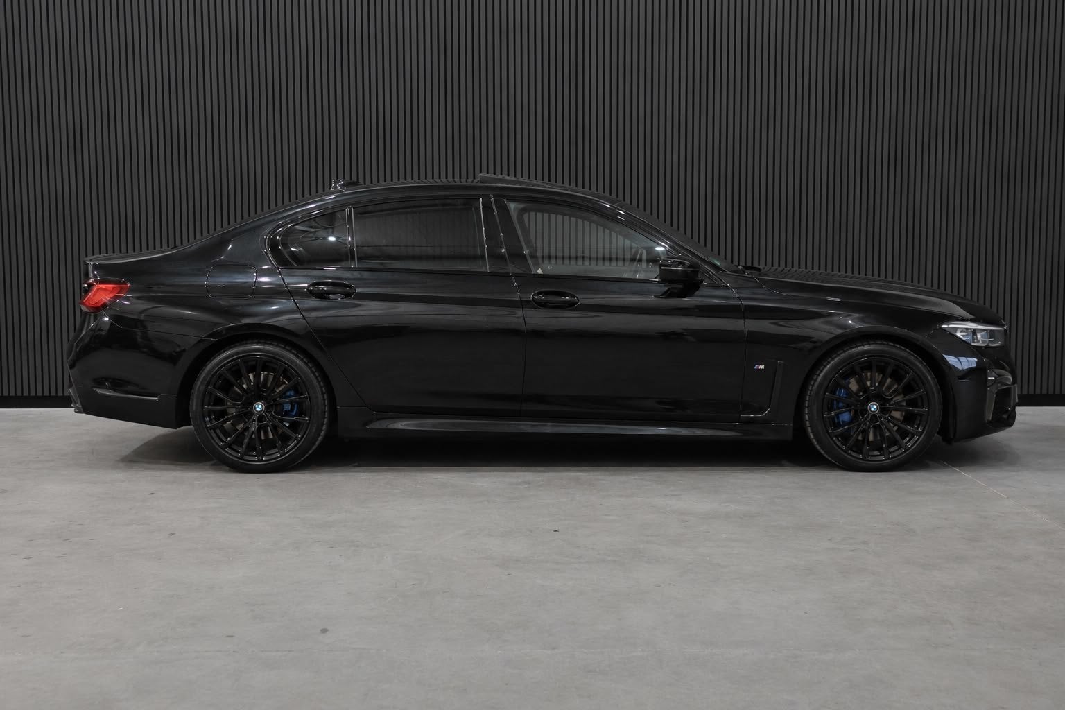 BMW 7-serie 745Le High Exe M-Sport / Pano / 93% SOH / 4WD Be, Auto's, Automaat, Achterwielaandrijving, Gebruikt, Zwart