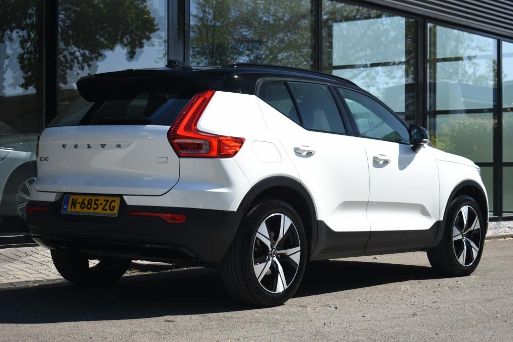 Volvo XC40 T4 211pk [Plug-in] R-Design | Camera | Climate |, Auto's, Volvo, Automaat, 1712 kg, 24 maanden, Wit