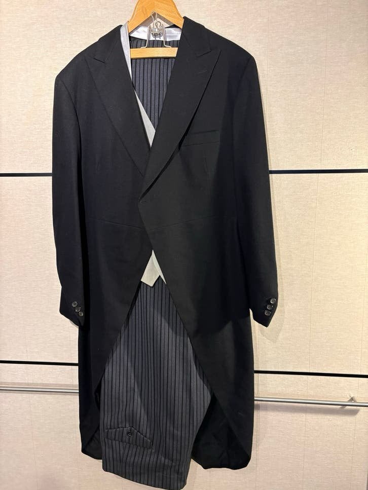 Prachtig Jacquet met grijs vest en zilver grijze das, Ophalen of Verzenden, Gedragen, Maat 56/58 (XL), Zwart