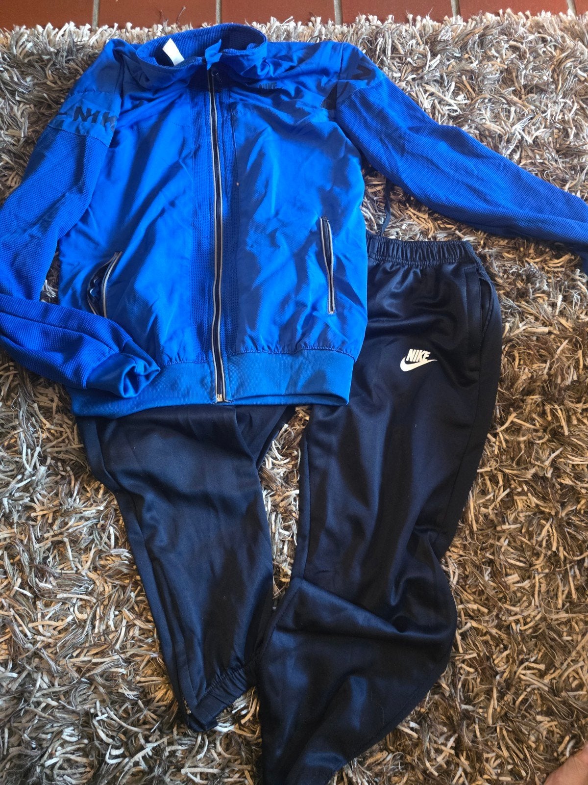 Nike trainingspak maat 170 DOOS H, Gebruikt, Jongen of Meisje, Ophalen of Verzenden, Setje