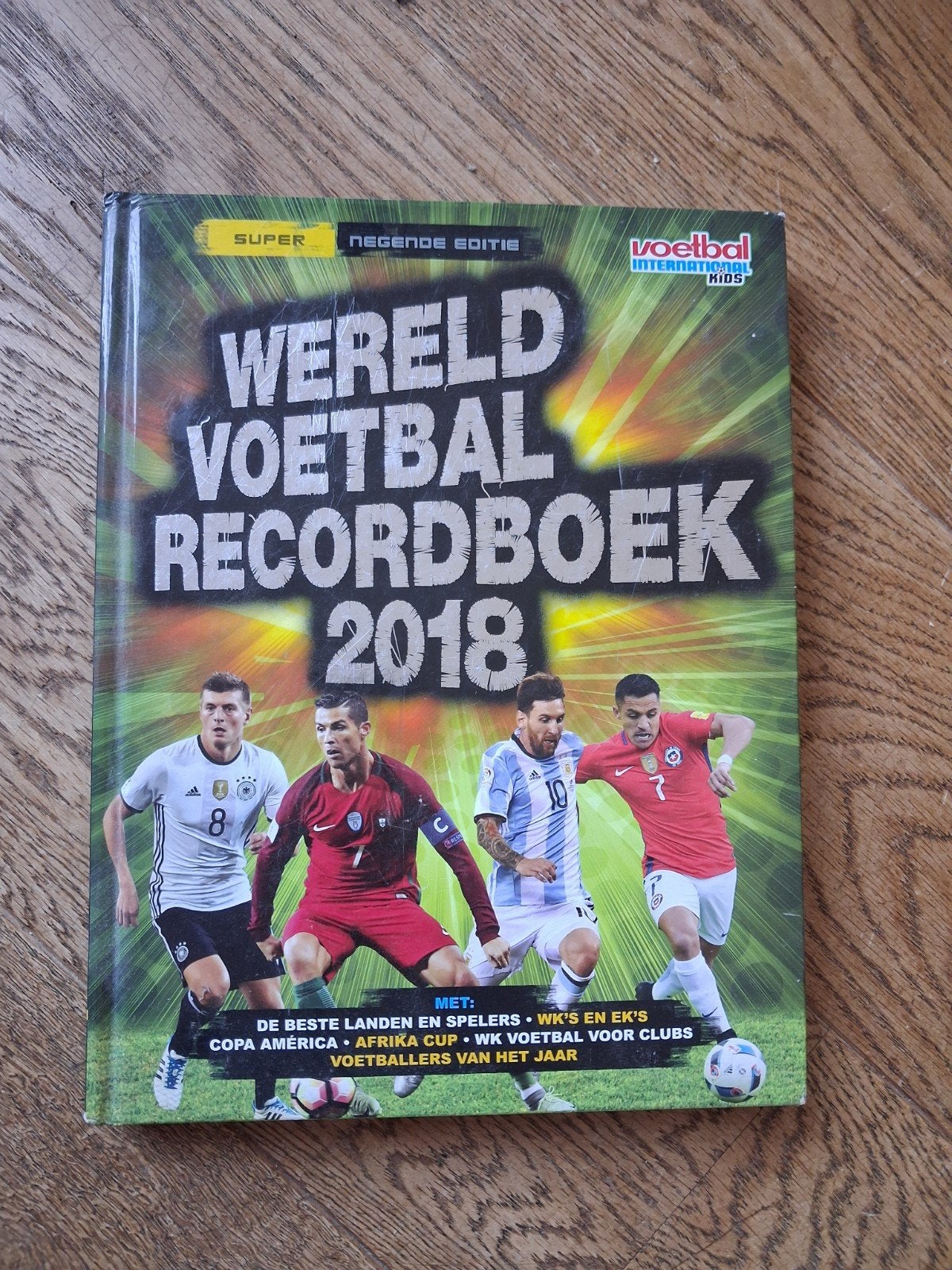 Wereld voetbal recordboek 2018, Zo goed als nieuw, Balsport, Keir Radnedge, Ophalen of Verzenden