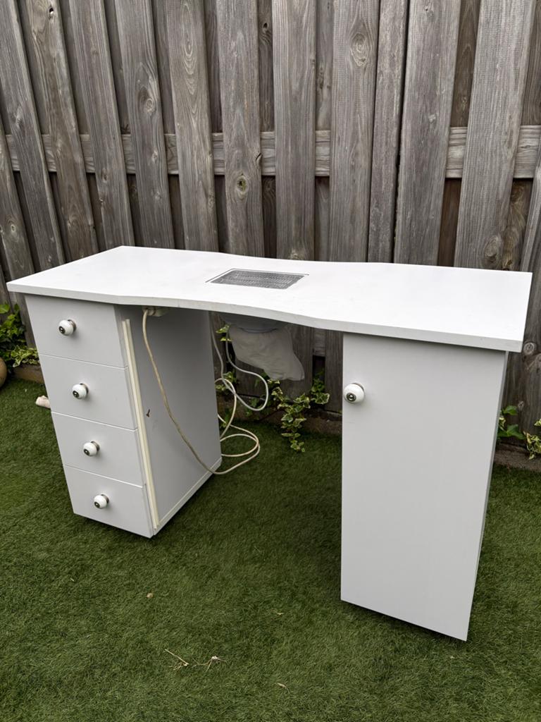 nagelstyliste tafel met afzuiging, Ophalen, Gebruikt, Wit, Met lades