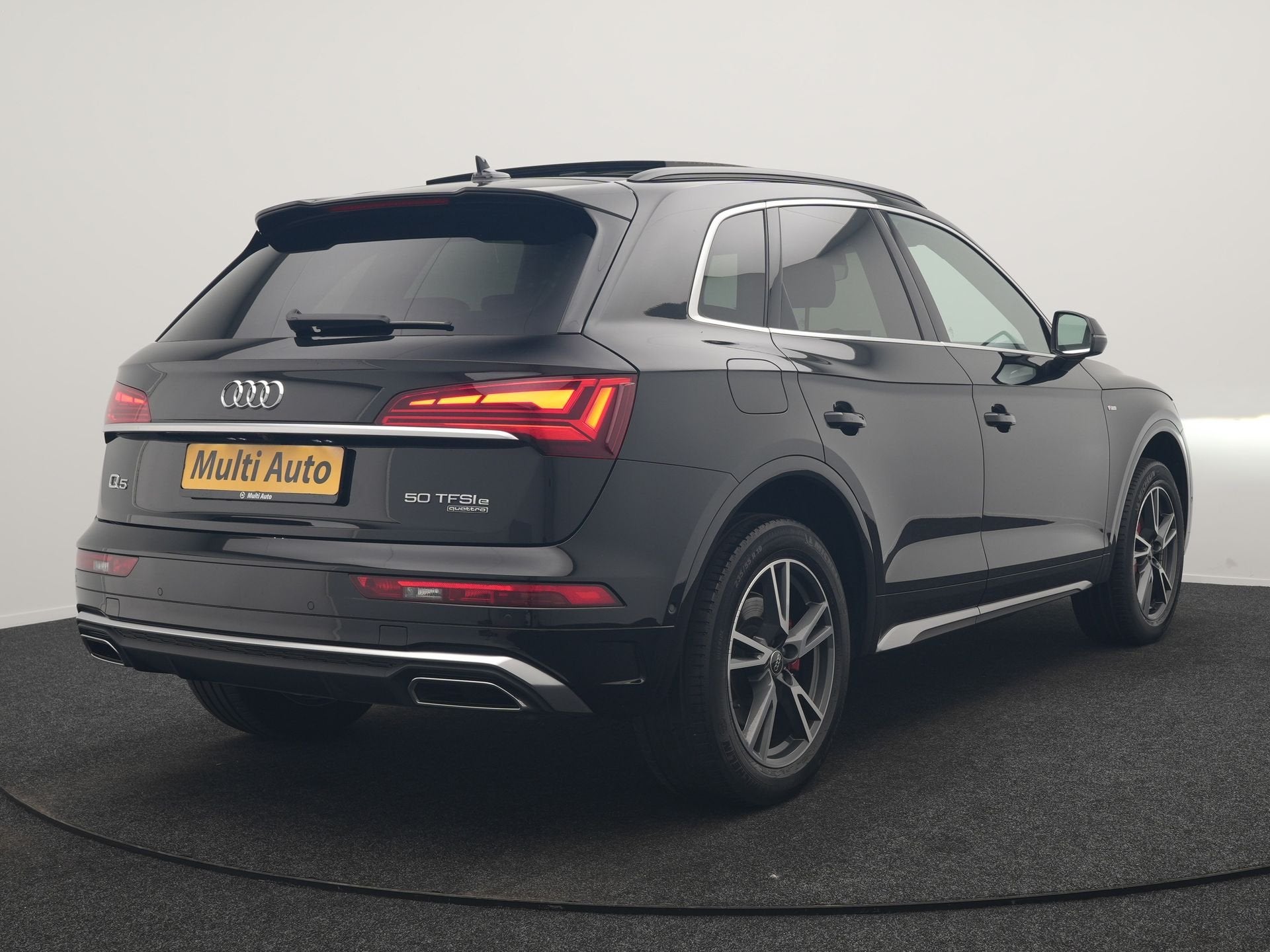 Audi Q5 50 TFSI e 2x S Line PHEV 300pk Dealer O.H. | Panodak, Automaat, Dealer onderhouden, Gebruikt, Zwart