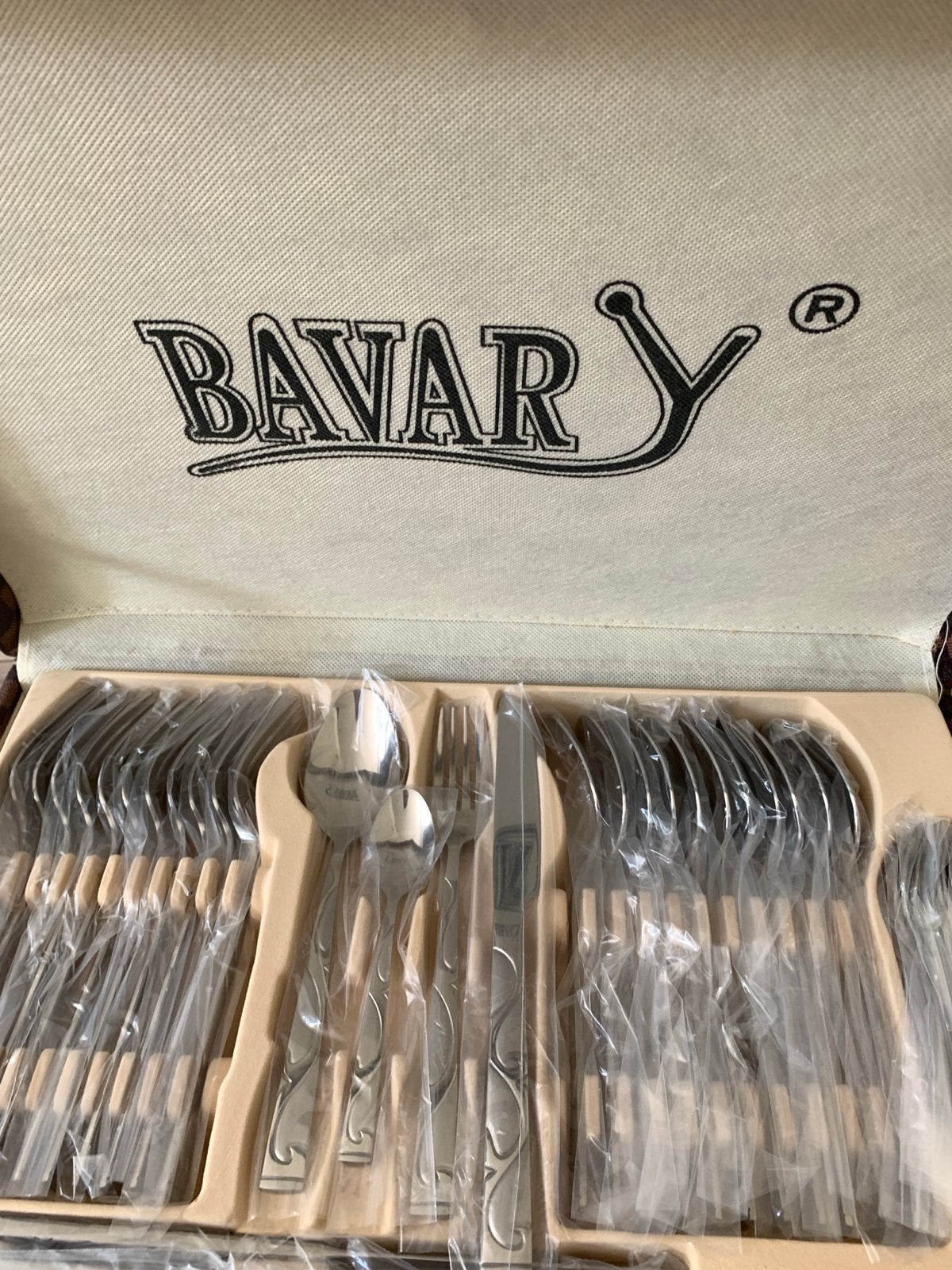 BAVARY bestekset in koffer voor 12 pers, Ophalen