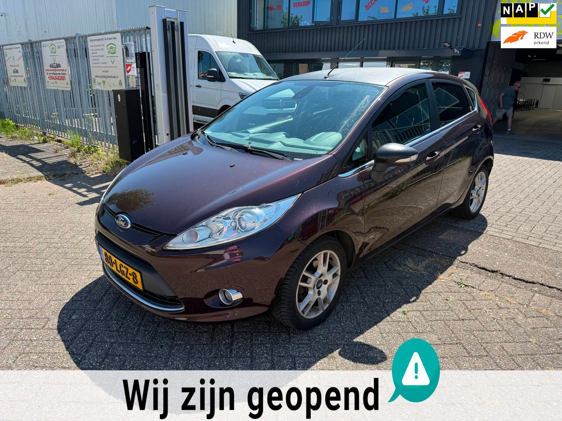 Ford Fiesta 1.6 Ghia l met een nieuwe APK leverbaar!, Auto's, Voorwielaandrijving, Stof, Zwart, Origineel Nederlands