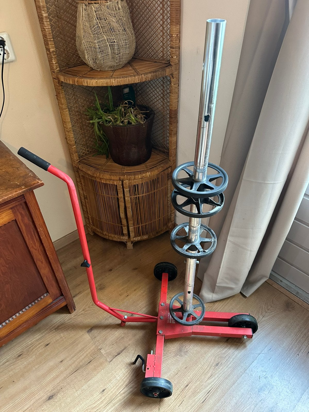 HBM verrijdbare velgenboom / bandenstandaard – Rood, Auto diversen, Velgenbomen, Ophalen, Zo goed als nieuw