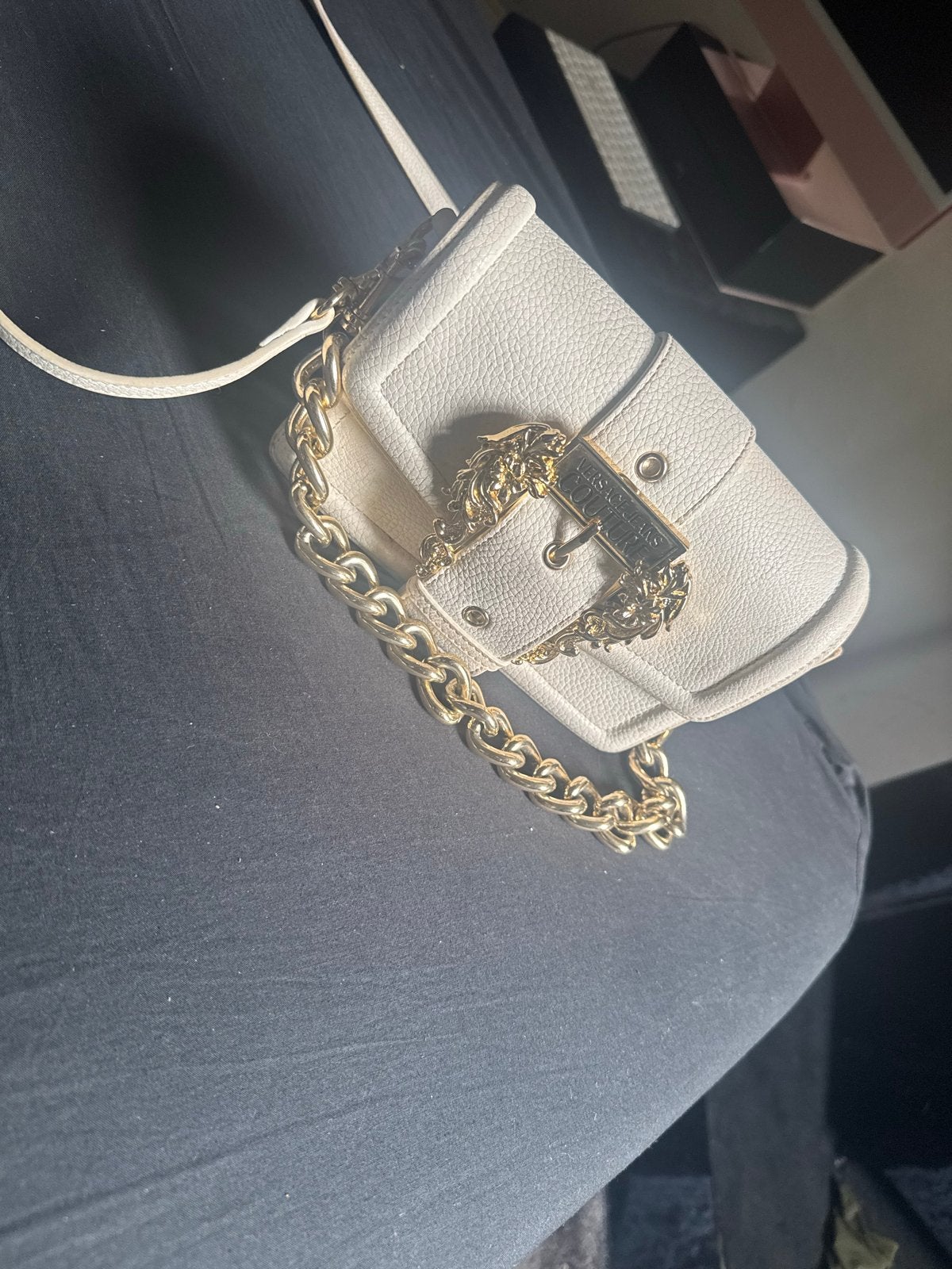 Versace Jeans Couture tasje wit met gouden details, Sieraden, Tassen en Uiterlijk, Tassen | Damestassen, Ophalen, Nieuw, Wit, Schoudertasje