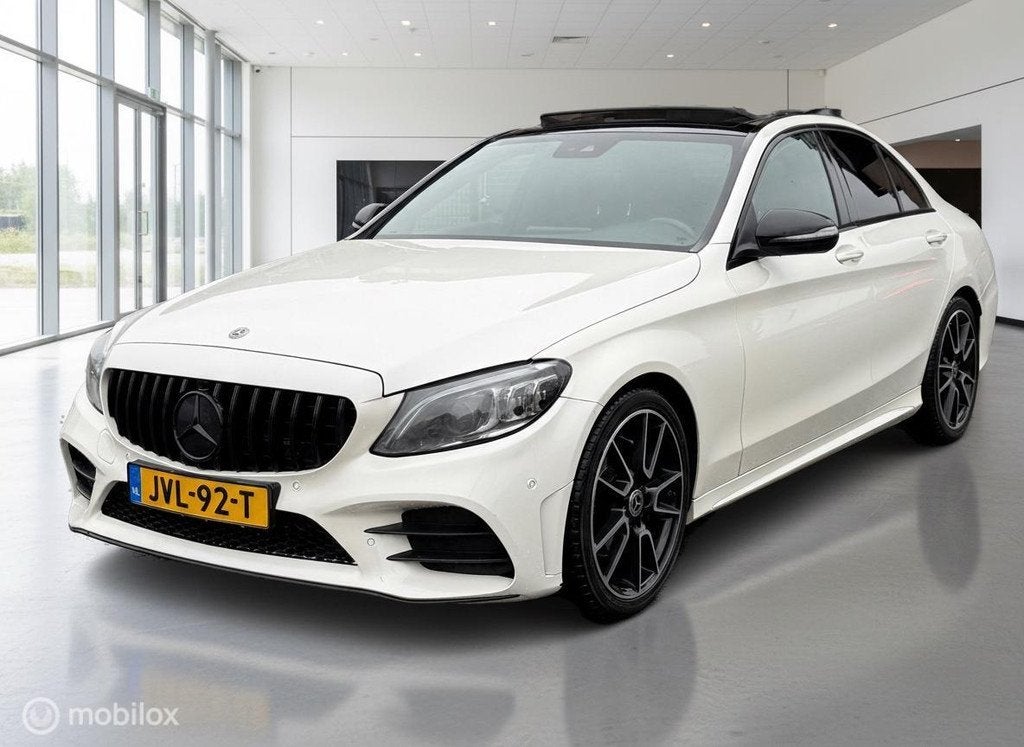 Mercedes C klasse 180 CGI AMG Line Camera|Navi|Pano, Automaat, Gebruikt, Wit, Leder