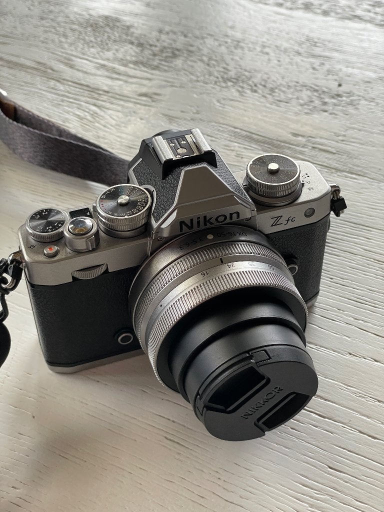 Nikon Z fc systeemcamera met extra 24-70/4 S lens, Ophalen, Spiegelreflex, 21 Megapixel, Zo goed als nieuw