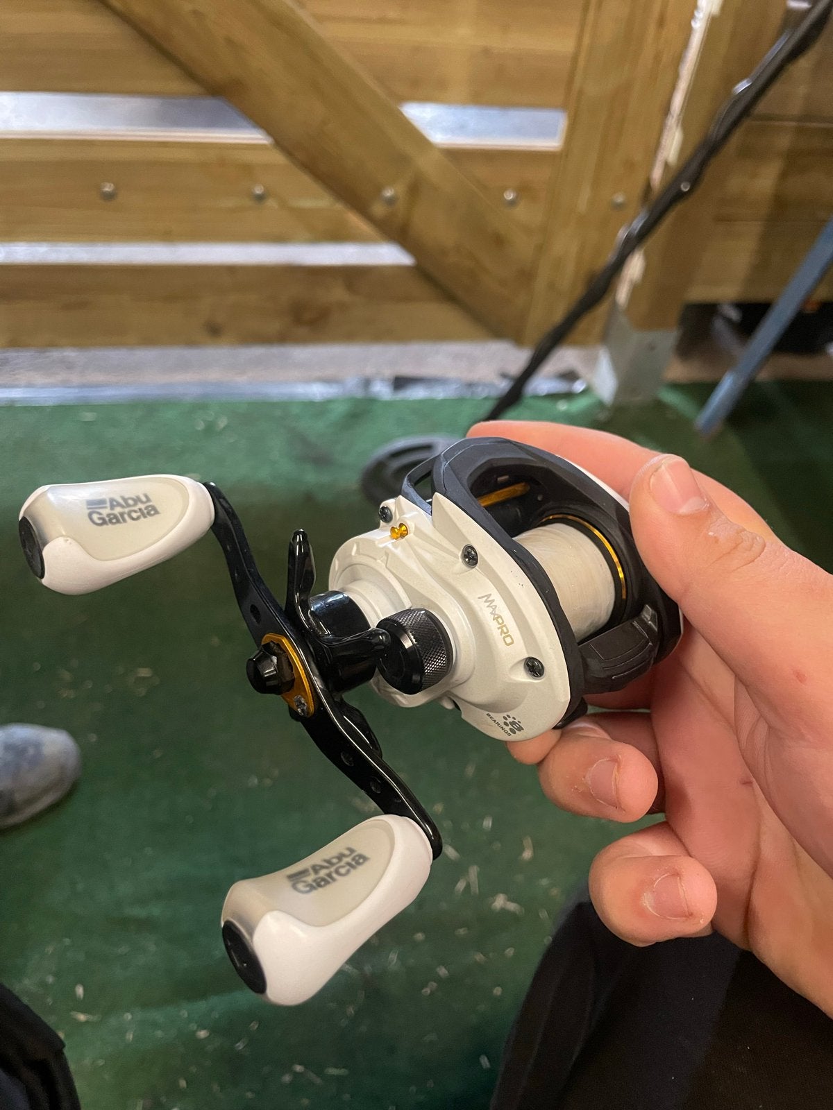 Abu Garcia Max Pro Baitcaster Molen - Wit/Zwart, Watersport en Boten, Ophalen of Verzenden, Zo goed als nieuw, Molen