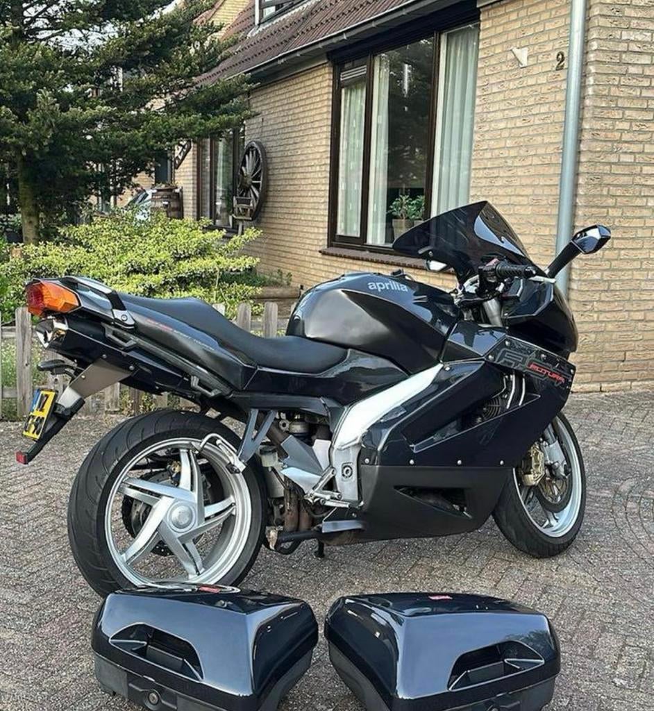 Aprilia RST Futura 1000 Toermotor - Comfortabel en Krachtig, Motoren, Motoren | Aprilia, Handvatverwarming, 2 cilinders, Motorrijbewijs A