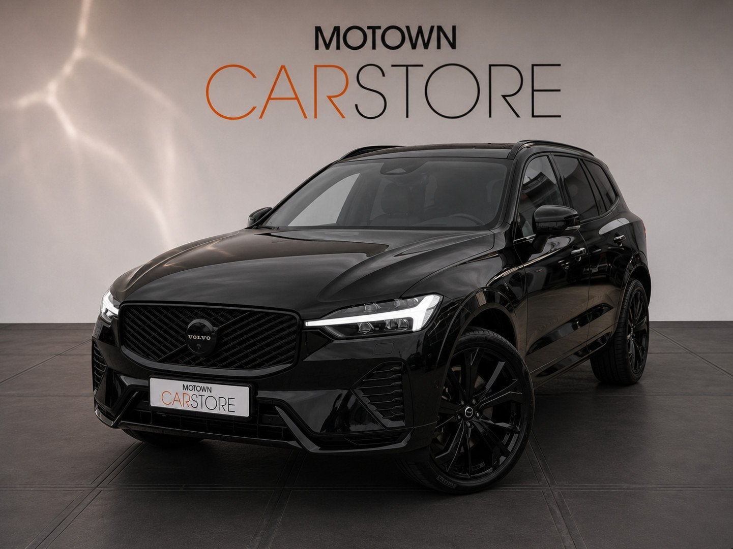 Volvo XC60 T8 Plug-in AWD Black Edition Facelift Pano 455Pk, Auto's, Automaat, Dealer onderhouden, Gebruikt, Zwart