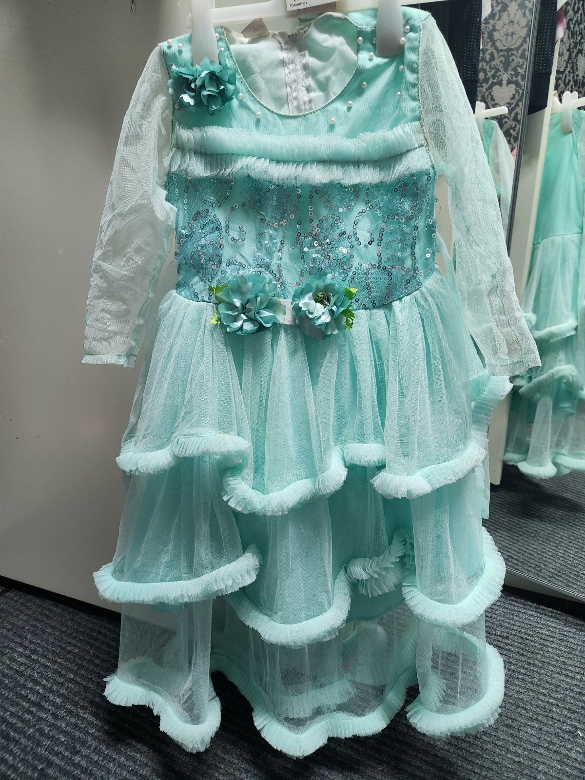 Prachtige turquoise kinderjurk met pailletten en tule maat32, Ophalen, Zo goed als nieuw, Onbekend, Meisje