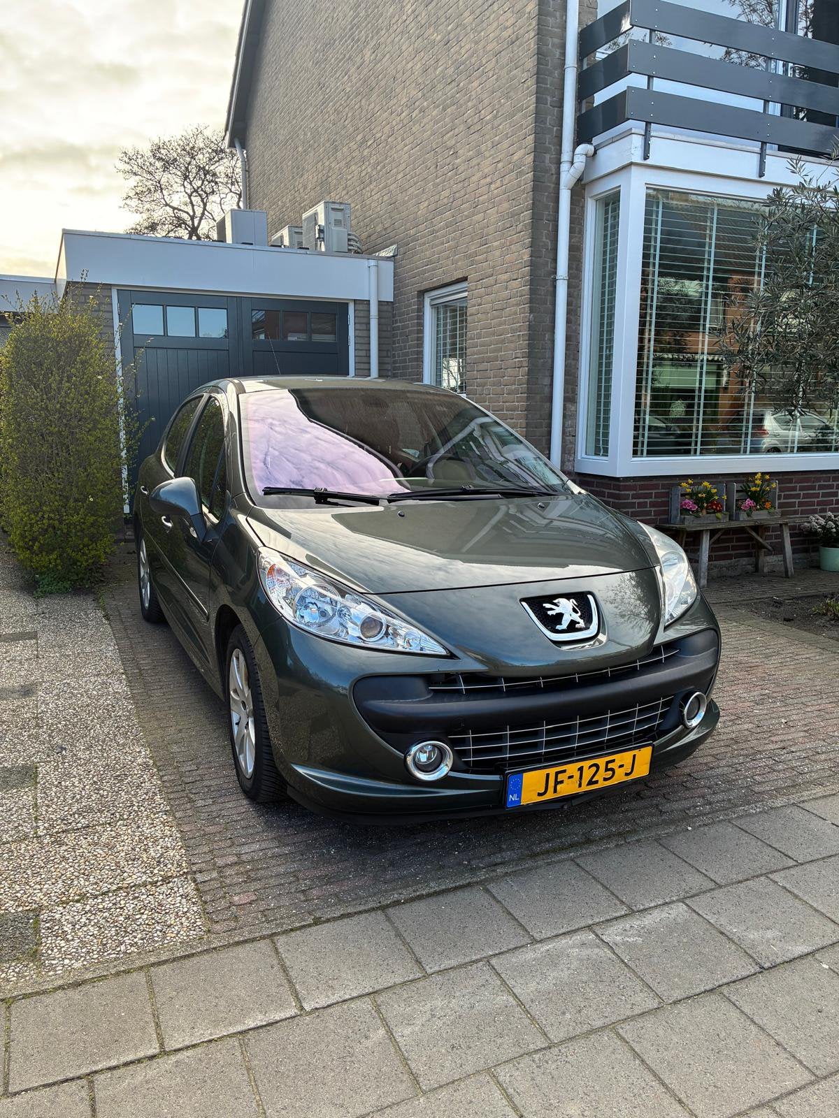 Peugeot 207 1.6 16V 5DRS 2007 Grijs, Auto's, Voorwielaandrijving, 14 km/l, Handgeschakeld, 1587 cc