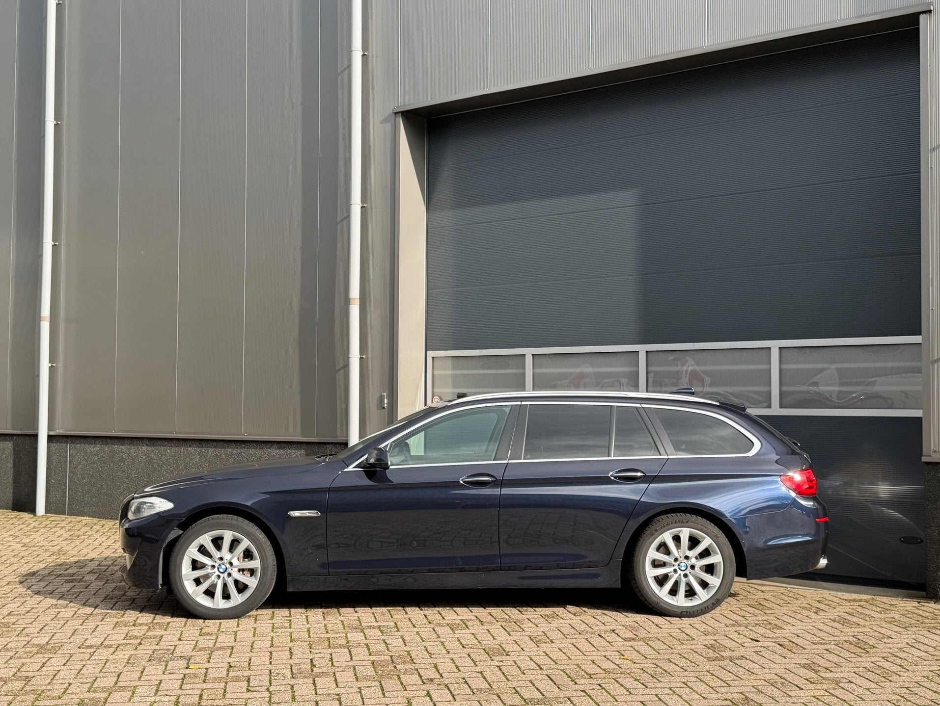 BMW 5-serie Touring 528i High Executive bj.2012 Autom|Pano|N, Euro 5, Achterwielaandrijving, Gebruikt, Zwart