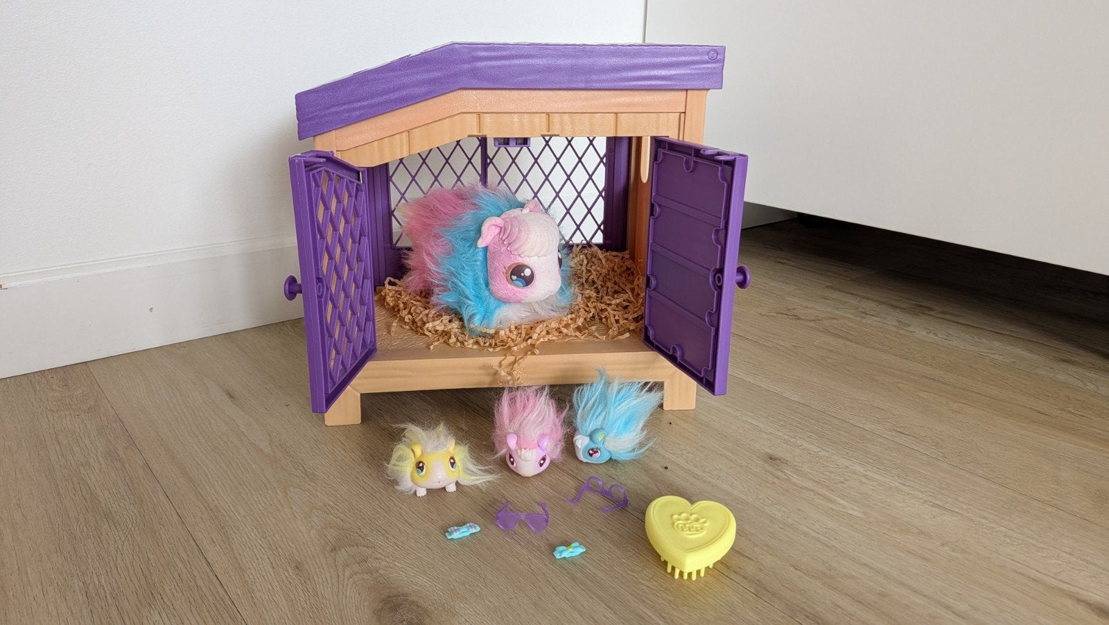 FurReal Live Pets Cavia Mamma Surprise met hok en baby's, Ophalen, Overige merken, Overige typen, Zo goed als nieuw