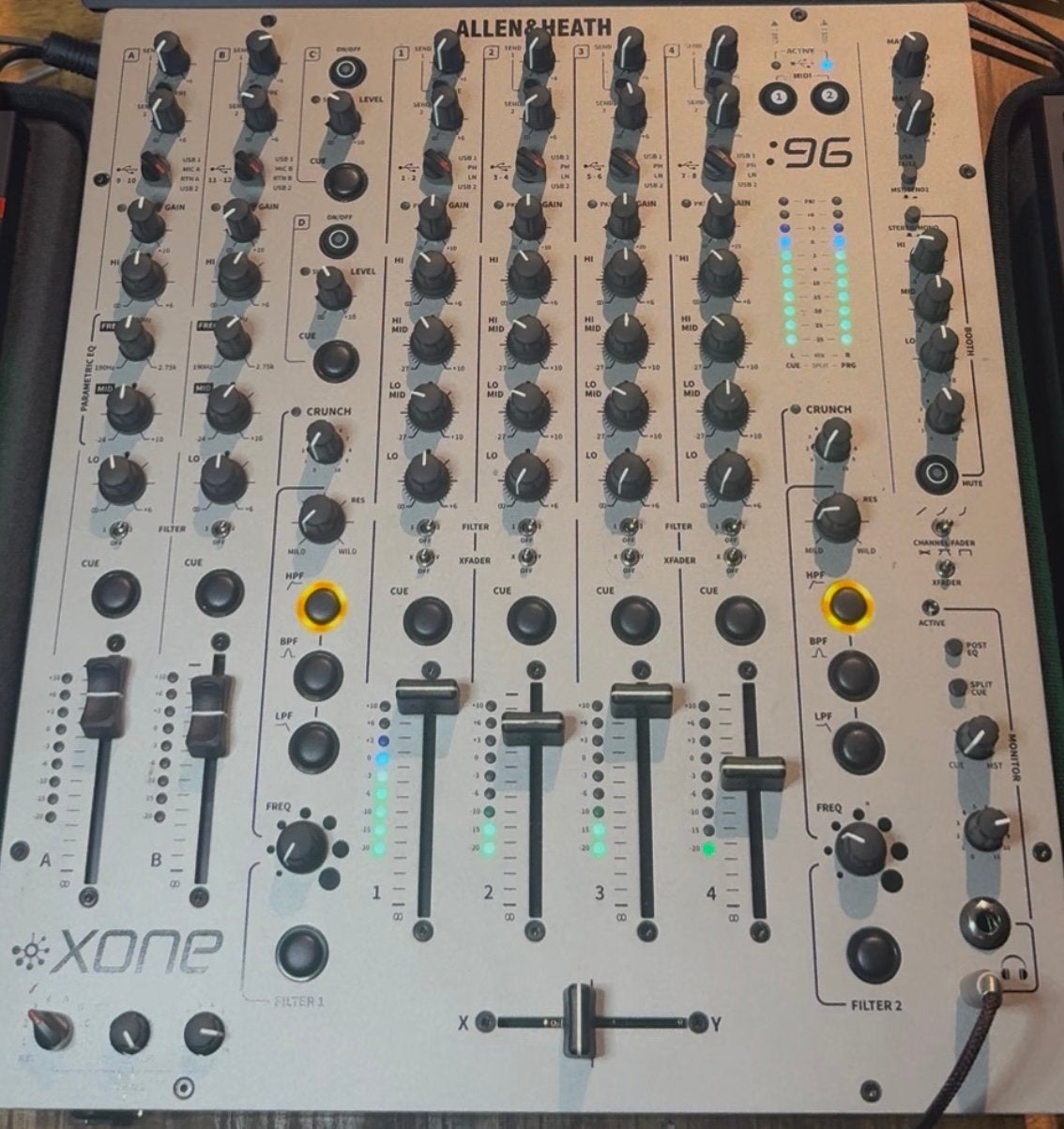 Allen & Heath Xone:96 – Garantie, doos & bon, Muziek en Instrumenten, Ophalen, Zo goed als nieuw, 5 tot 10 kanalen