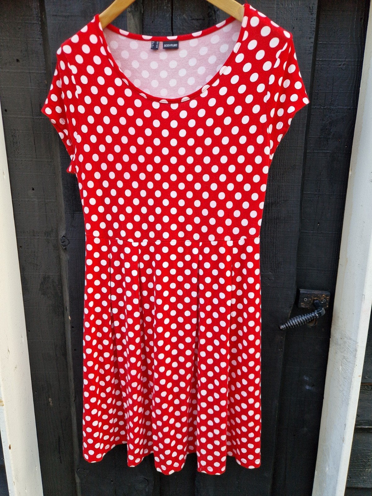 JURKJE MAAT 40 🍄 ROOD MET WITTE STIPPEN POLKADOT, Ophalen of Verzenden, Maat 38/40 (M), Rood, Boven de knie