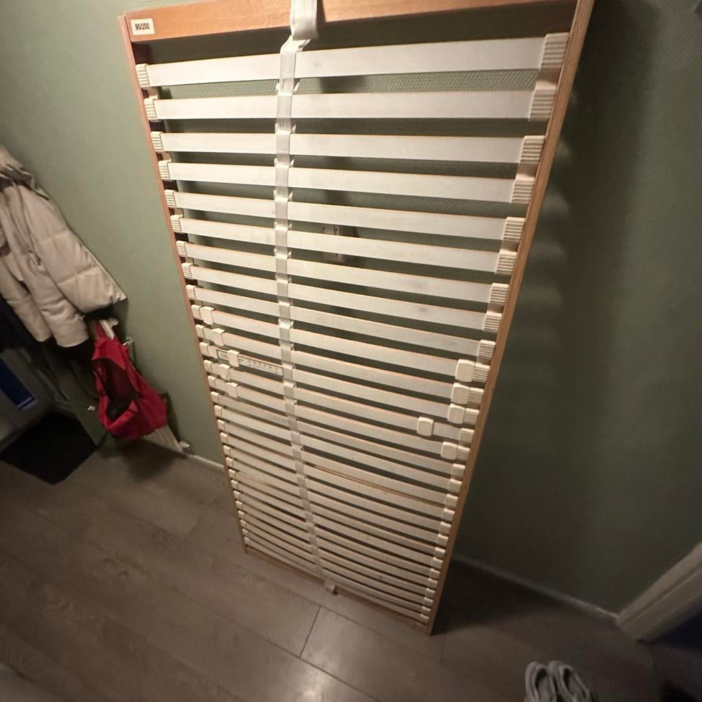 ١٠  weg=weg Stapel bed hout met Lattenbodem 90x200 ., Ophalen, Gebruikt, 90 cm, Eenpersoons