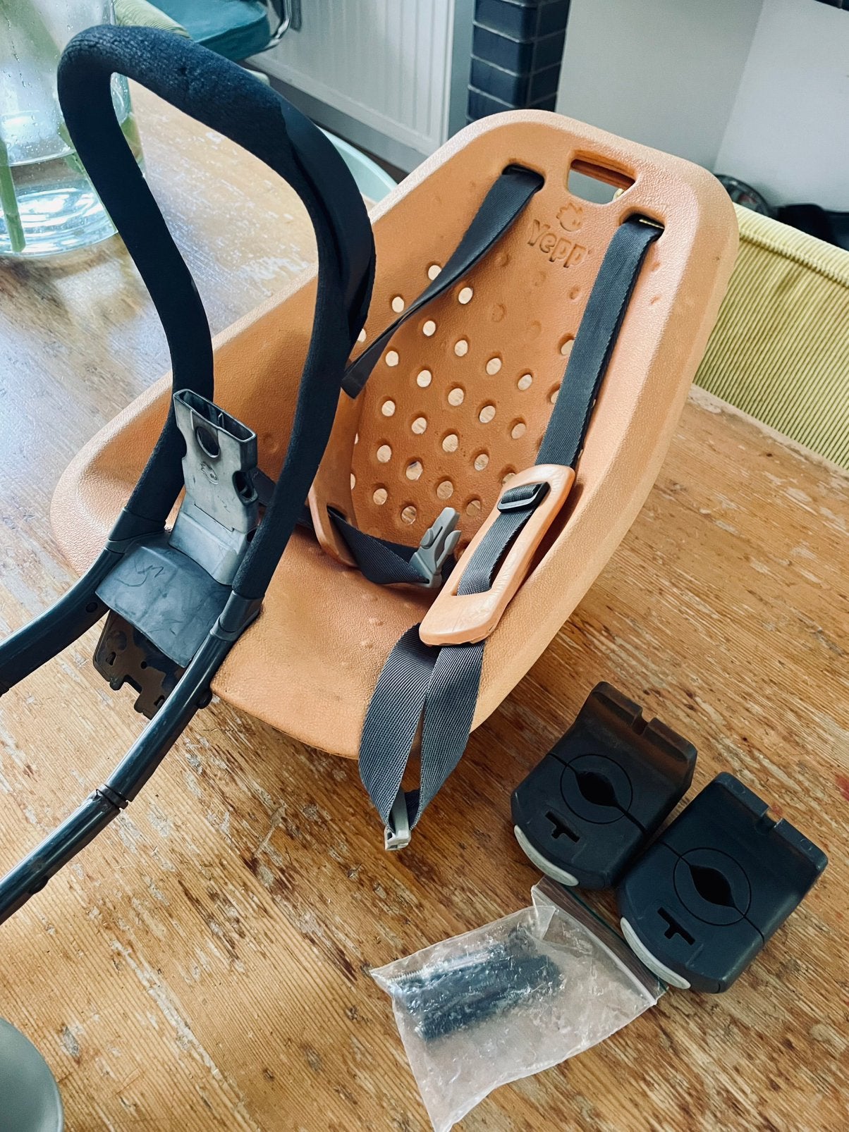 Yepp voorzitje met twee adapters, Fietsen en Brommers, Fietsaccessoires | Fietsstoeltjes, Ophalen, Voorzitje, 0 t/m 13 kg, Gebruikt