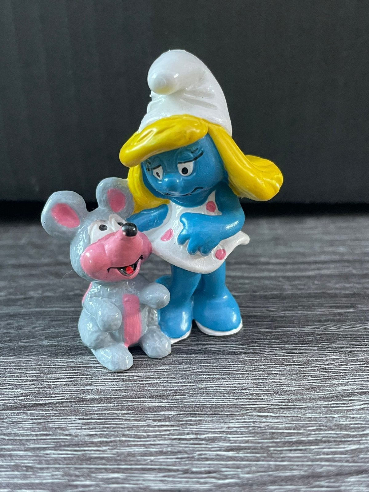 Smurfin met muisje - Vintage Smurfen figuur, Verzamelen, Smurfen, Ophalen of Verzenden, Gebruikt, Smurfin, Poppetje, Figuurtje of Knuffel