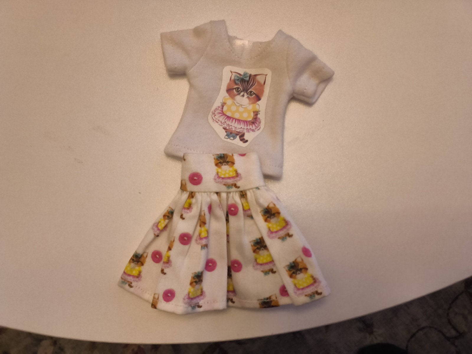 2 delig blythe kledingsetje Illeke, Ophalen of Verzenden, Zo goed als nieuw, Kleertjes