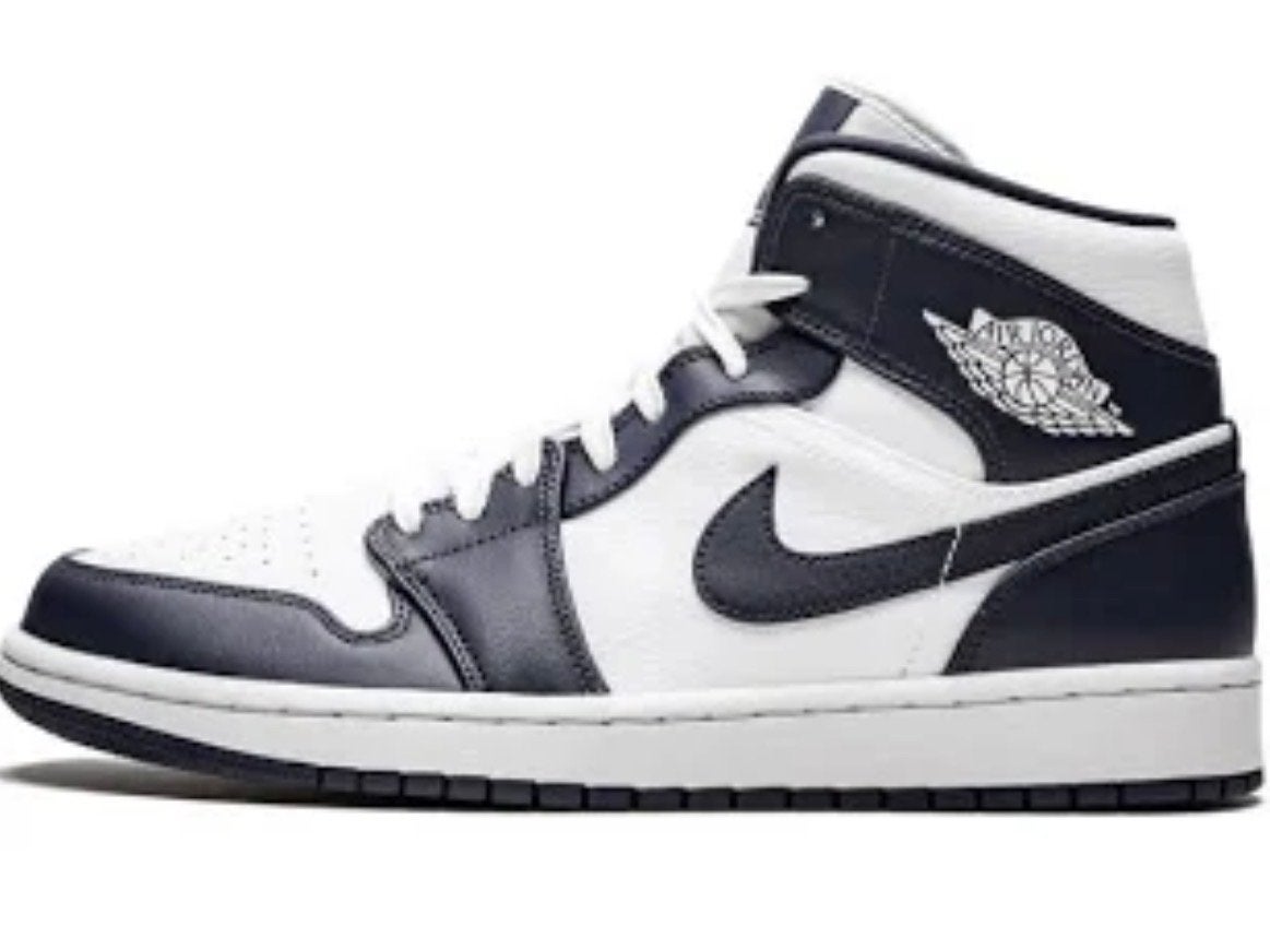 Air Jordan 1 Mid Obsidian / White / Metallic Gold – Maat 42, Kleding | Heren, Schoenen, Blauw, Nieuw, Ophalen of Verzenden, Sneakers of Gympen