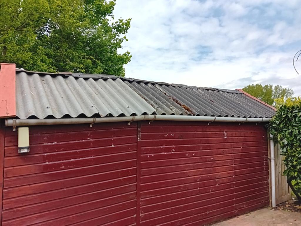 Gratis  schuurtje  wordt  volgende  week  uit mekaar gehaald, Tuin en Terras, Tuinhuizen, Ophalen, Gebruikt, Hout, 250 tot 500 cm