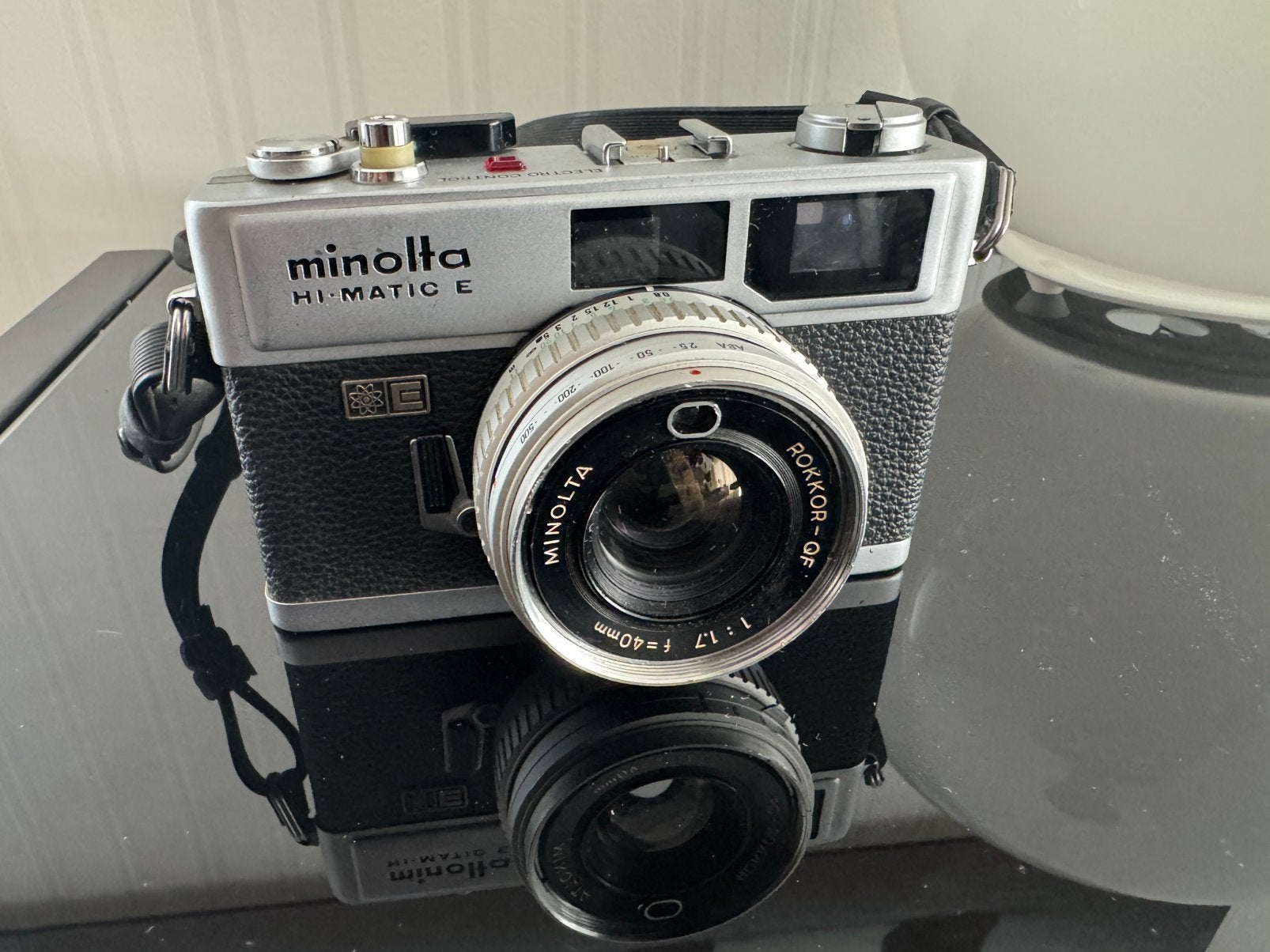 Minolta Hi-Matic E 35mm Rangefinder + Rokkor-QF 40mm f/1.7, Ophalen of Verzenden, Zo goed als nieuw, Compact, Minolta
