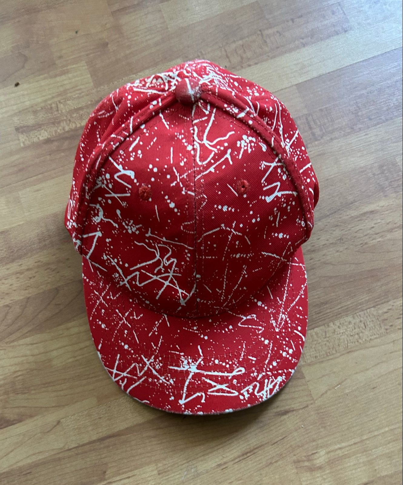 Rode pet met witte spetters - XFLEX DELTA9, Kleding | Dames, Hoeden en Petten, Ophalen of Verzenden, Gedragen, One size fits all