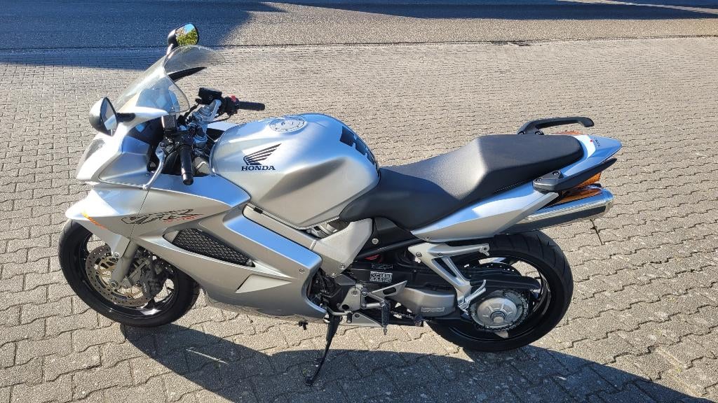 HONDA VFR 800F-2, Motoren, 4 cilinders, Meer dan 35 kW, Handgeschakeld, Gebruikt