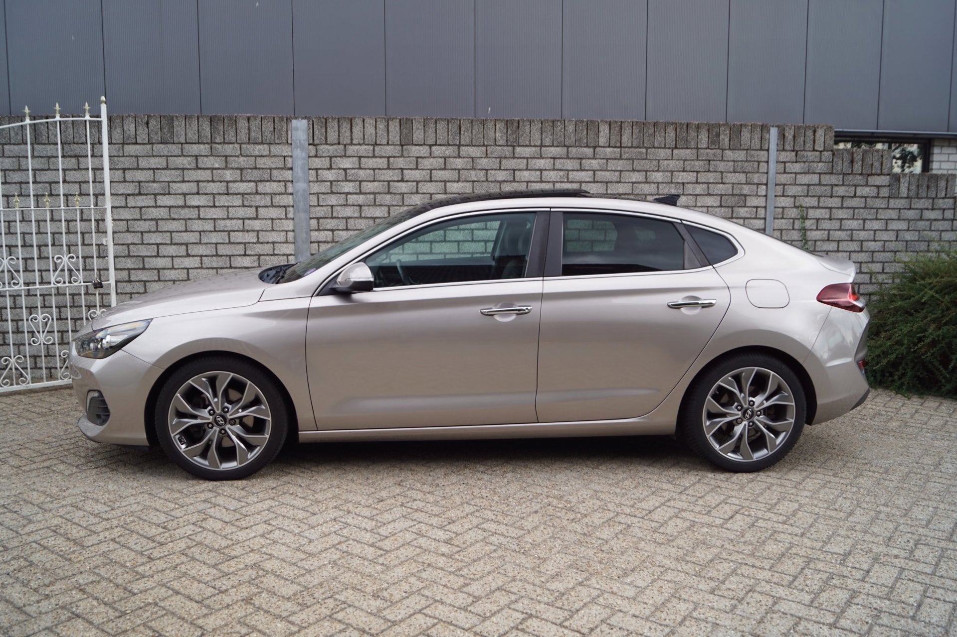 Hyundai I30 Fastback 1.4 T-GDI Premium Autom Panodak Leder S, Auto's, 4 cilinders, Leder, Bedrijf, I30