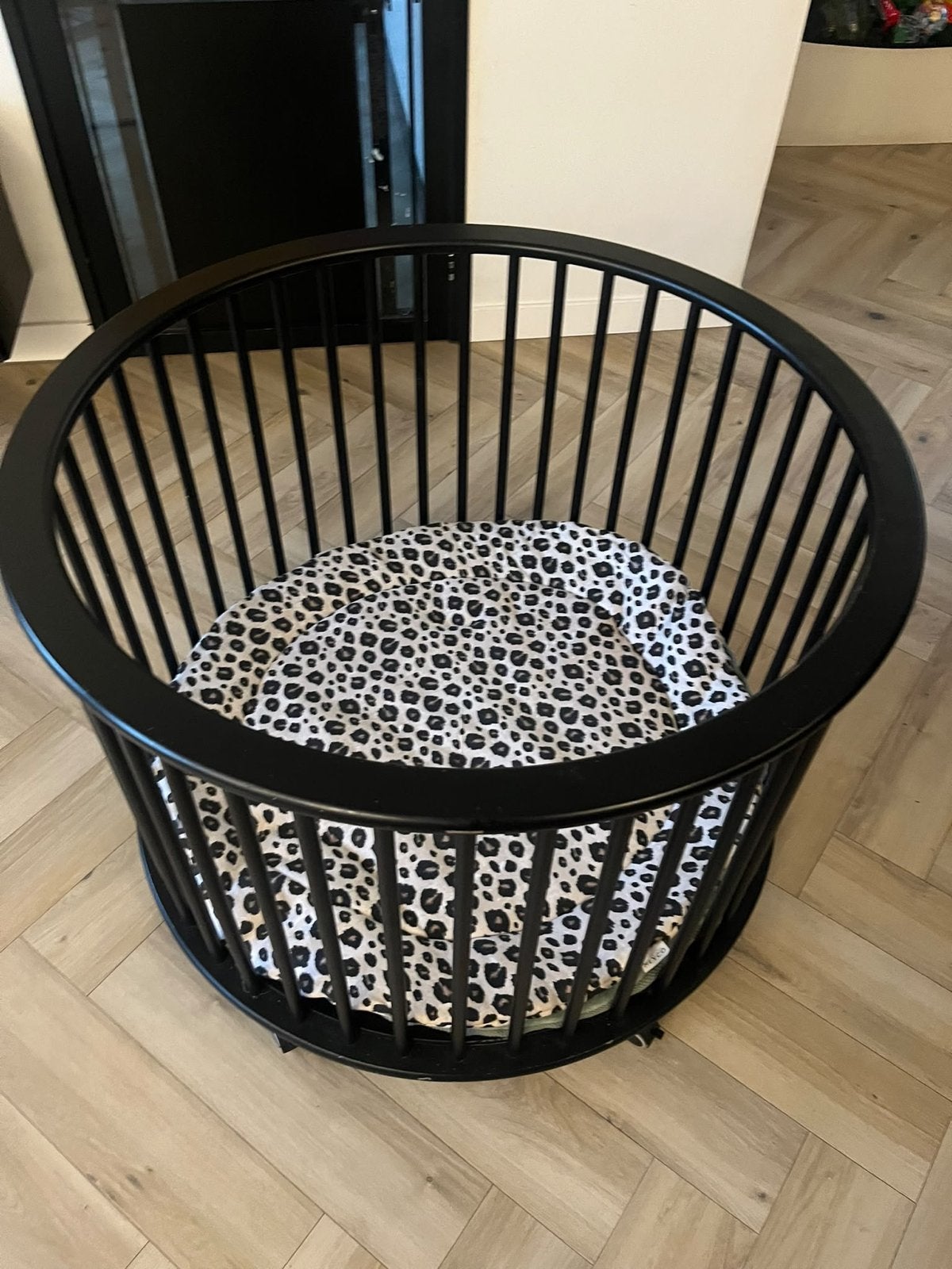 Zwarte ronde box met luipaardprint boxkleed, Kinderen en Baby's, Ophalen, Gebruikt, Rond, In hoogte verstelbaar