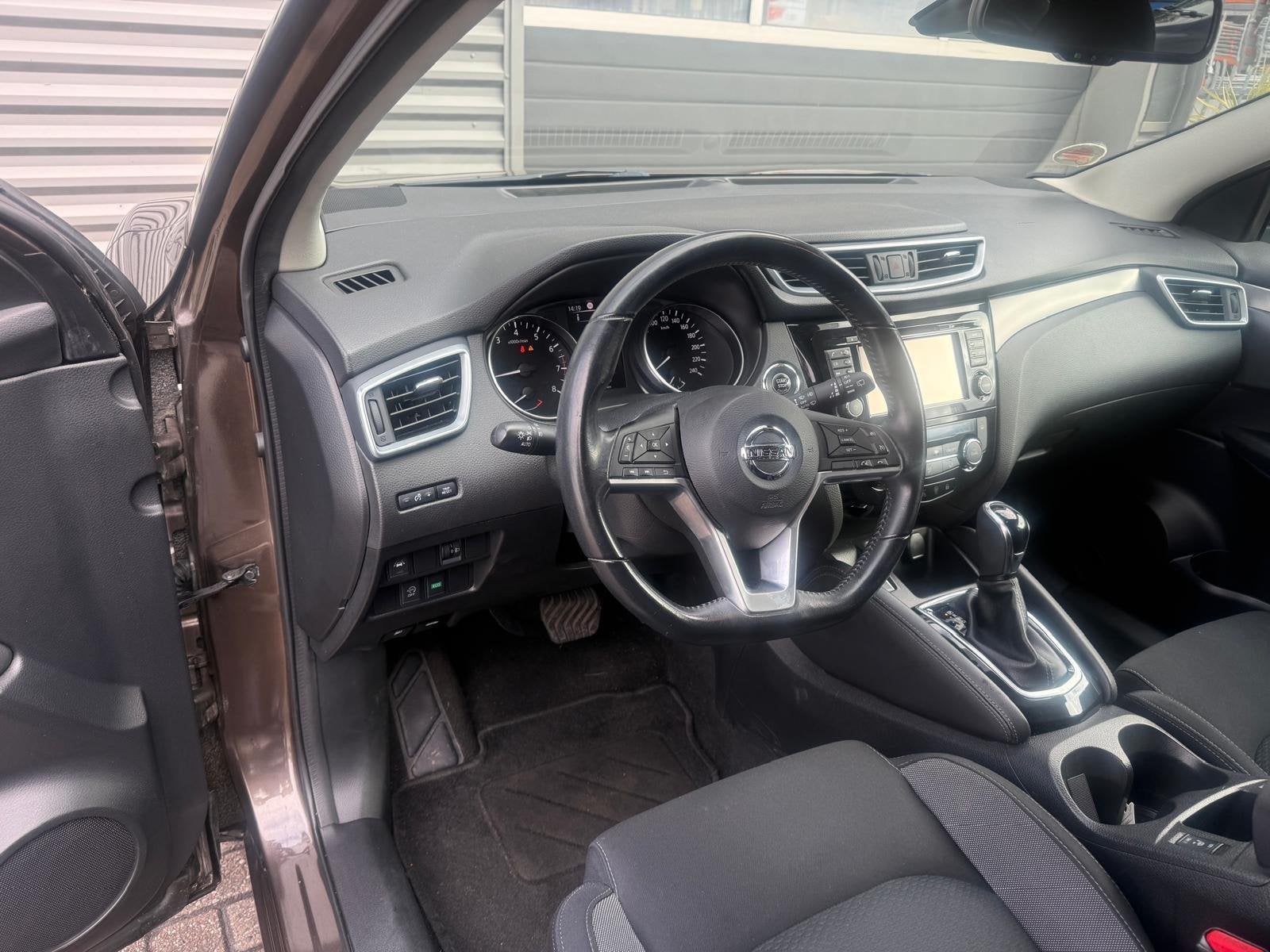 Nissan Qashqai 1.2 Tekna Pano / 1-Jaar garantie / Trekhaak!, Auto's, Stof, Gebruikt, 4 cilinders, Bruin