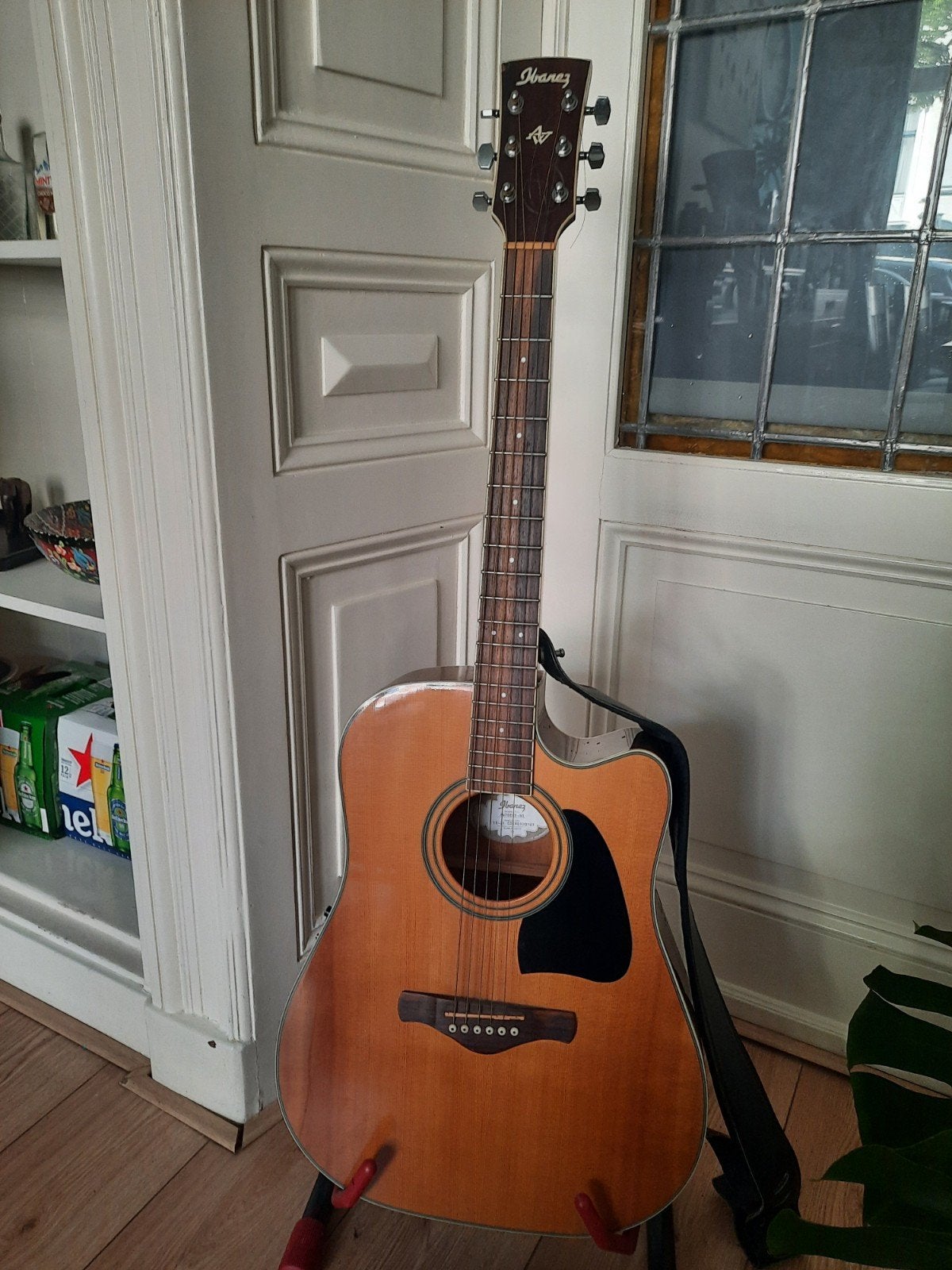 Ibanez westerngitaar met standaard, Ophalen of Verzenden, Gebruikt, Western- of Steelstringgitaar, Met (piezo-)element