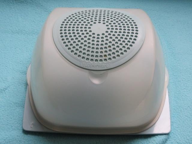 Tupperware Cheesmart vierkante kaasdoos 20 x 20 cm, Ophalen of Verzenden, Zo goed als nieuw, Wit, Bus of Trommel