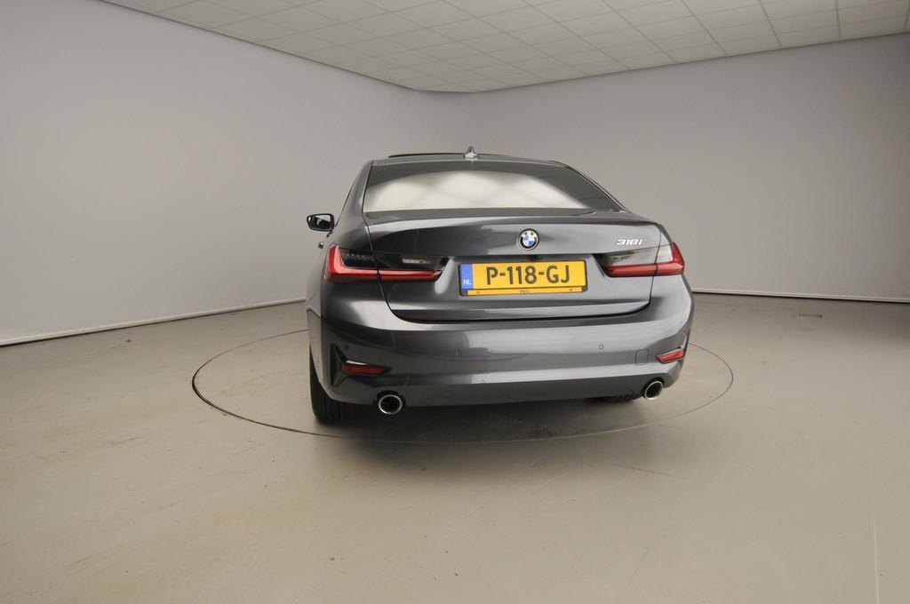 BMW 3 Serie Sedan 318i | LED | Navigatie | Schuifdak | Sport, Auto's, BMW, Automaat, Gebruikt, 1465 kg, Origineel Nederlands