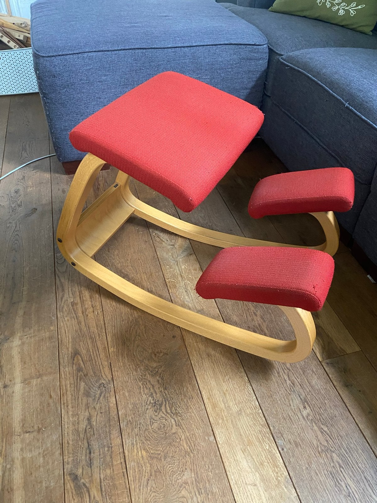 Gebruikte Stokke Varier kniestoel - Ergonomisch en comfortab, Ophalen, Gebruikt, Eén, Rood