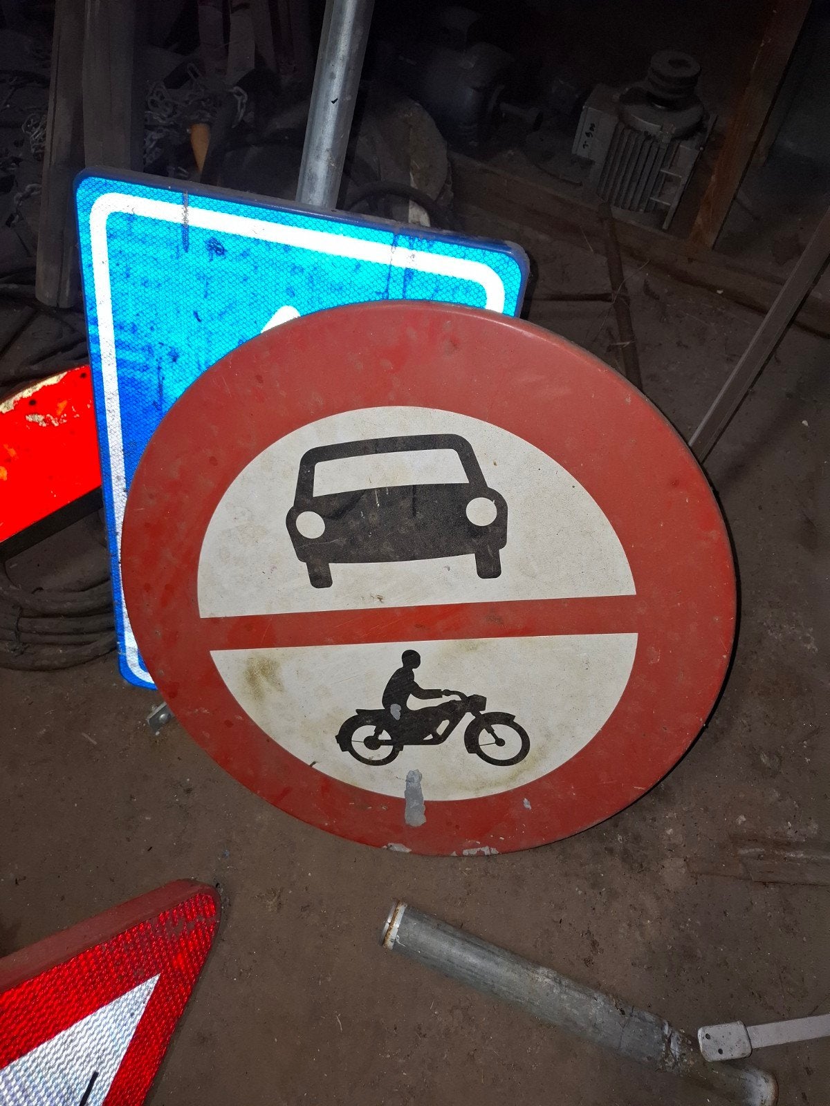 verkeersborden mancave 60er jaren, Ophalen
