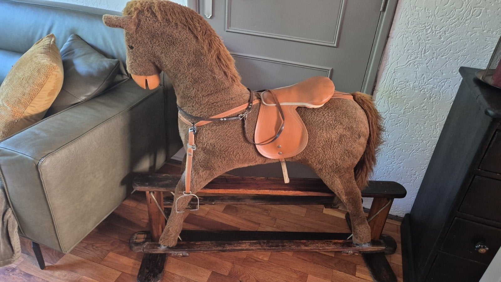 Prachtig houten hobbelpaard met zadel, Ophalen of Verzenden, Gebruikt, Rij- of Hobbelspeelgoed