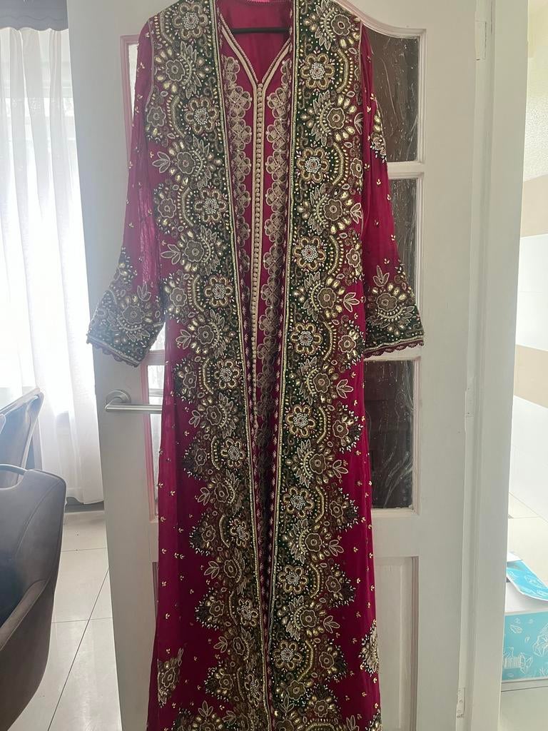 Takchita te huur voor bruiloft/Eid/feestje, Maat 38/40 (M), Overige typen, Ophalen of Verzenden, Zo goed als nieuw