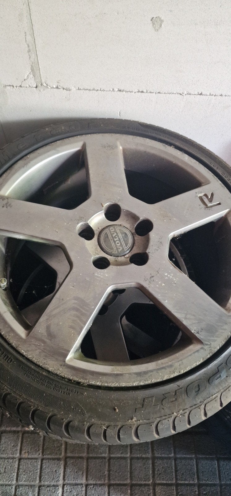 Volvo 850/V70 r velgen 17 inch en een thuiskomer, Ophalen, Gebruikt, Banden en Velgen, 17 inch