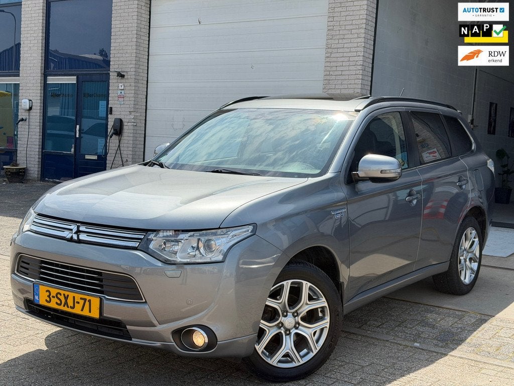 Mitsubishi Outlander 2.0 PHEV Instyle/ AUTOMAAT/ 1e EIG/ nap, Auto's, Mitsubishi, 4 cilinders, Stoelverwarming, Vierwielaandrijving