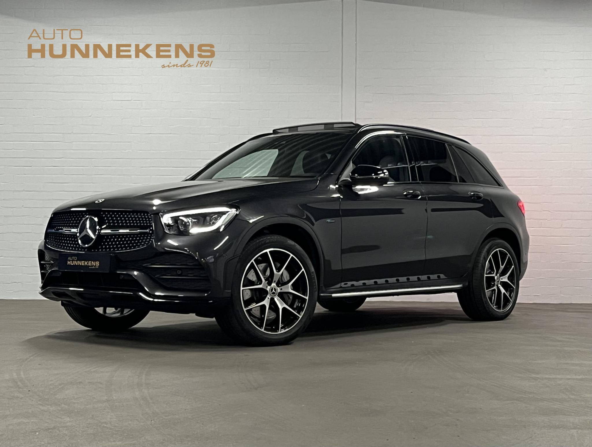Mercedes-Benz GLC 300e 4MATIC AMG-line Trekhaak | Burmester, Auto's, Automaat, 12 maanden, Gebruikt, 4 cilinders