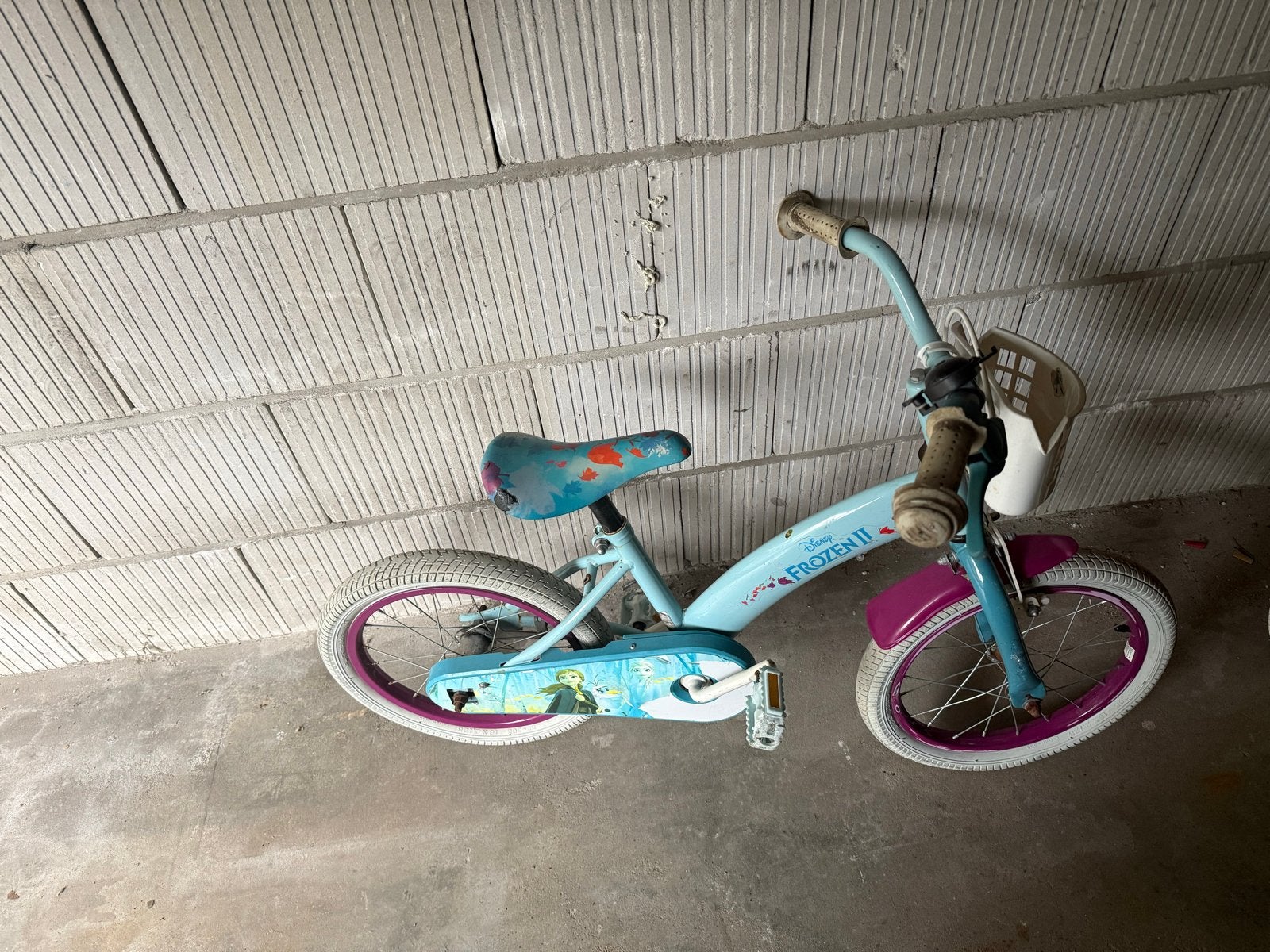 Kinderfiets Frozen 2 - 16 inch, Ophalen of Verzenden, Gebruikt, Terugtraprem, 16 tot 20 inch